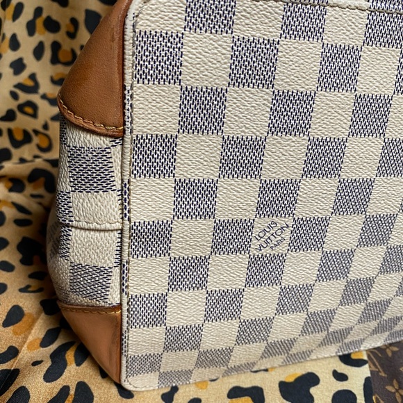 Louis Vuitton Hampstead PM in Azur - Picture 8 of 15